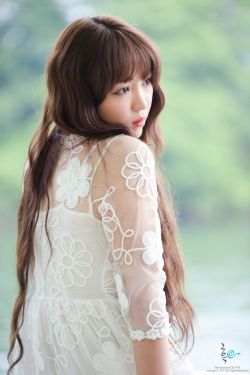 什么都没有穿的美女